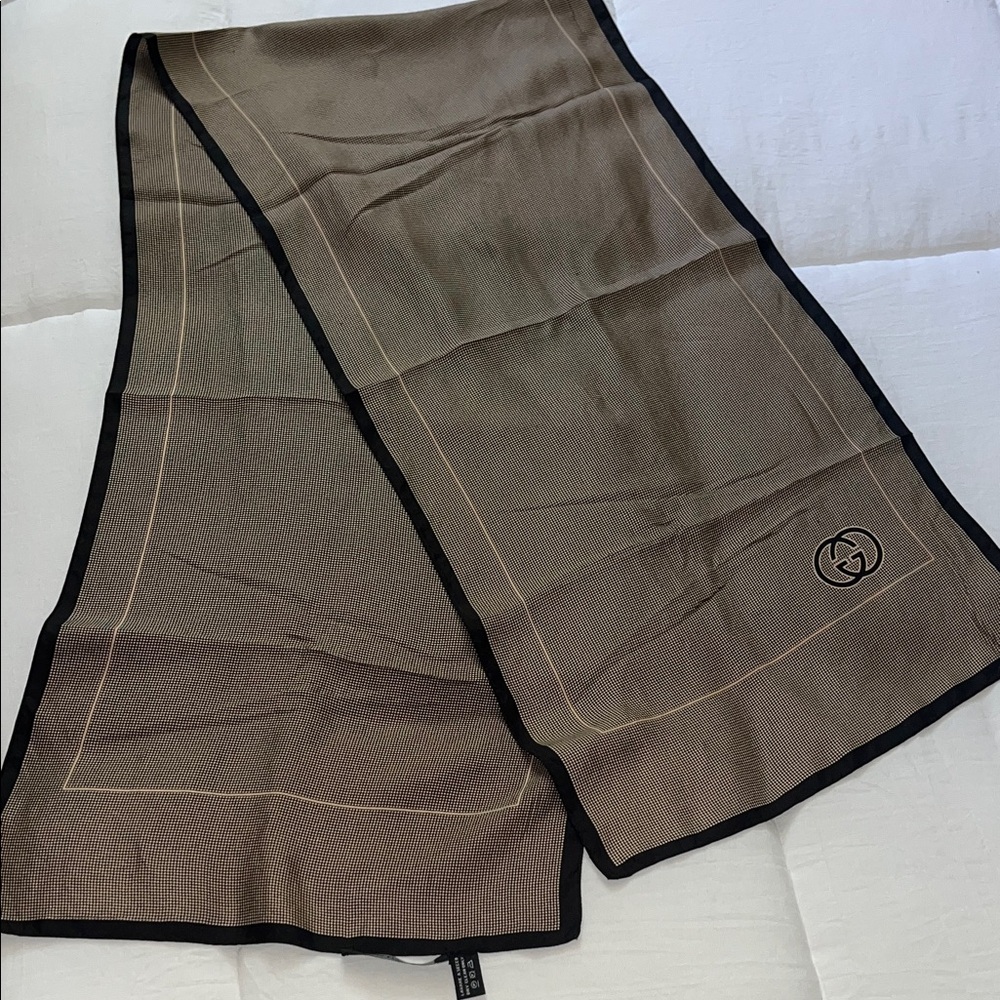 Gucci Black and Cream Patterned Silk Scarf - Picture 4 of 5